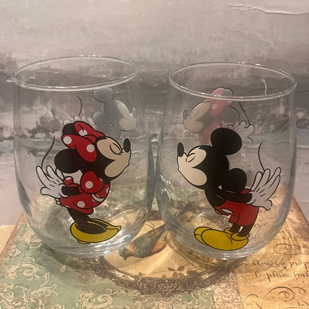 Disney Kissing Mickey and Minnie Glass Set